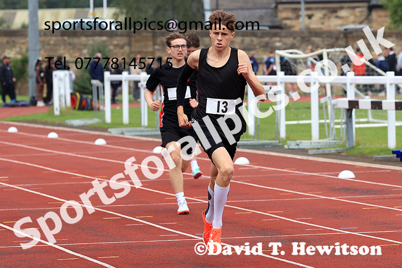 Boys 300 or 400 metres, 2025 Northumberland Schools Track and Fields, Wentworth, Hexham. Photo: David T. Hewitson/Sports for All Pics